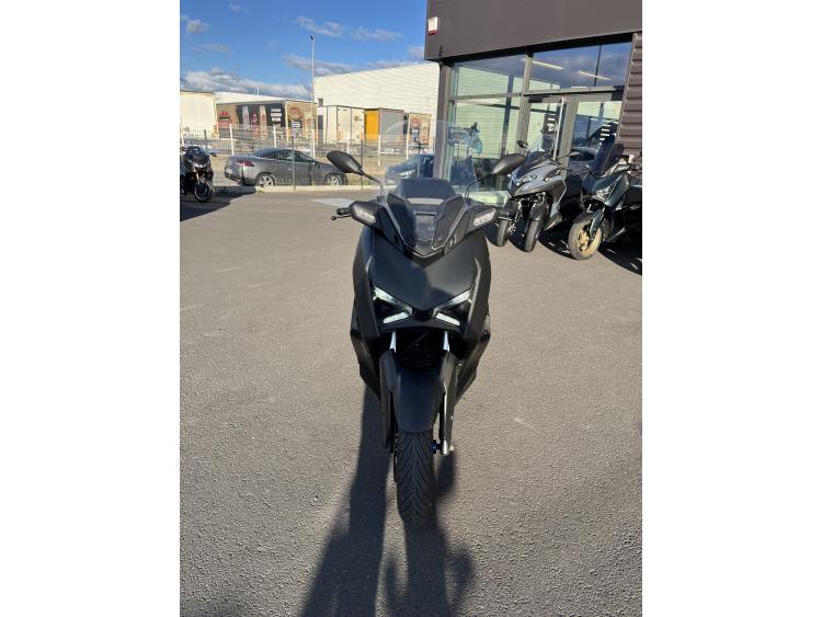 YAMAHA XMAX 125