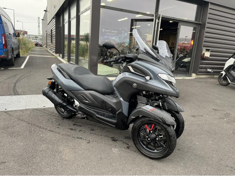 YAMAHA TRICITY 300